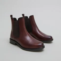Boots à élastiques et à bouts ronds