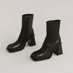 Boots à plateformes et bouts carrés