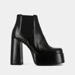 Boots à plateformes et bouts carrés
