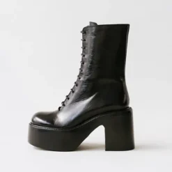 Boots à plateformes et lacets