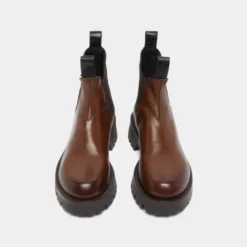Boots à semelles crantées