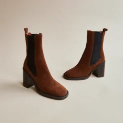 Boots à talons et bouts carrés