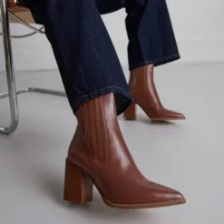Boots à talons et bouts pointus