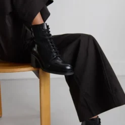 Boots à talons et à lacets