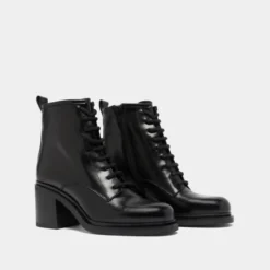 Boots à talons et à lacets
