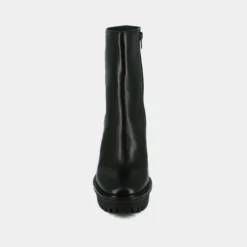 Boots à talons et semelles crantées