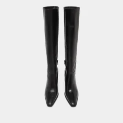 Bottes à bouts pointus