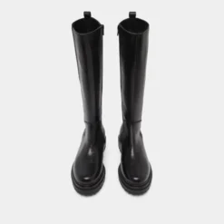 Bottes à bouts ronds et semelles crantée...