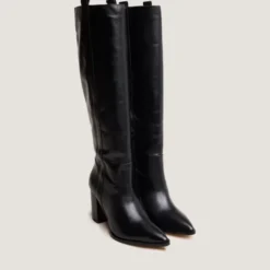 Bottes à hauts talons et bouts pointus