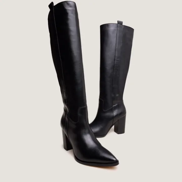 Bottes à hauts talons et bouts pointus