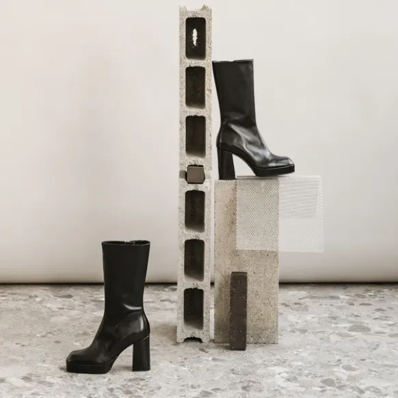 Bottes à plateformes et bouts carrés