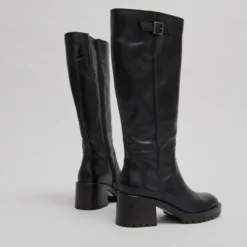 Bottes à semelles crantées