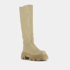 Bottes à semelles crantées