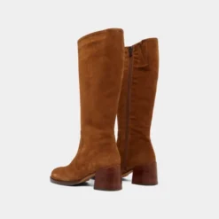 Bottes à talons et bouts arrondis