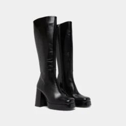 Bottes à talons et bouts carrés