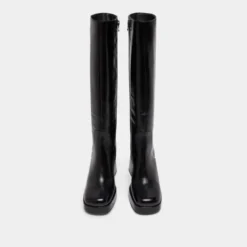 Bottes à talons et bouts carrés
