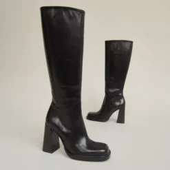 Bottes à talons et bouts carrés