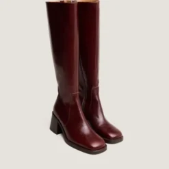 Bottes à talons et bouts carrés
