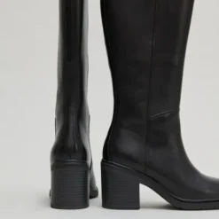Bottes à talons et à bouts ronds