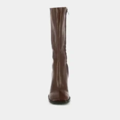 Bottes à talons et surpiqures