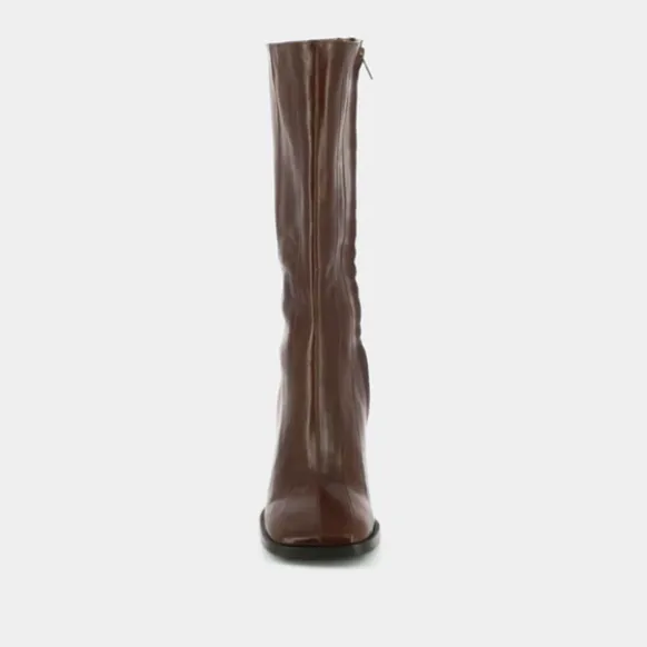 Bottes à talons et surpiqures