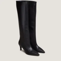 Bottes à talons fins et bouts pointus