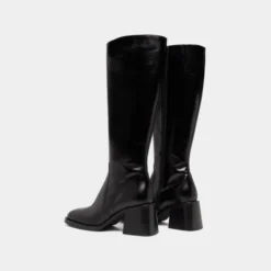 Bottes à talons épais et bouts carrés