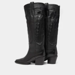 Bottes à talons épais et surpiqures apparentes