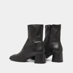 Bottines à bouts ovales