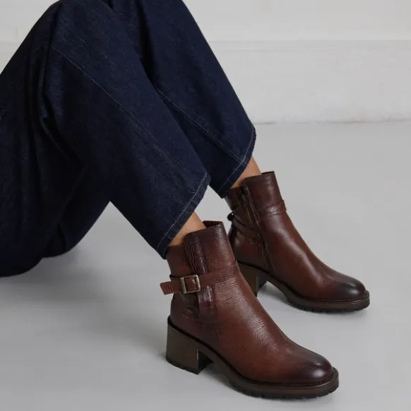 Bottines à bouts ronds et boucles