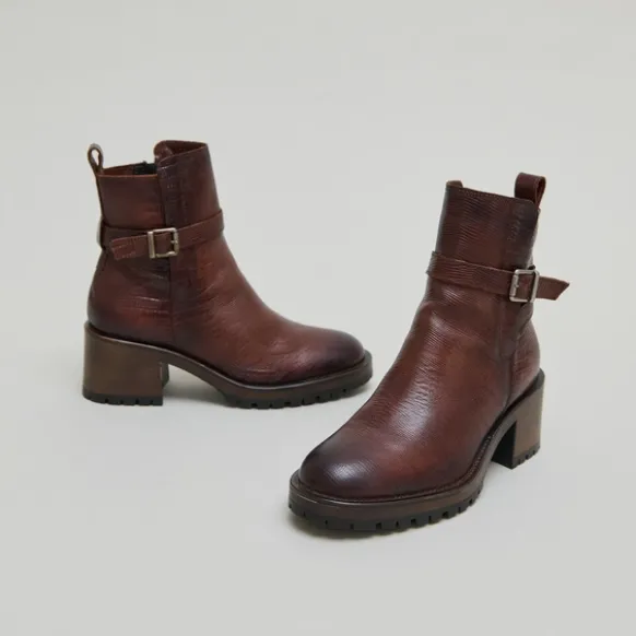 Bottines à bouts ronds et boucles