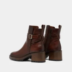Bottines à bouts ronds et boucles