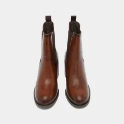 Bottines à élastiques et bouts arrondis....