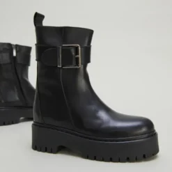 Bottines à semelles crantées