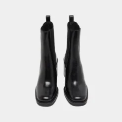 Bottines à talons débordants