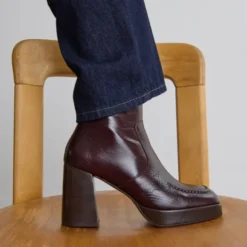 Bottines à talons et bouts carrés