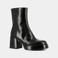 Bottines à talons et bouts carrés