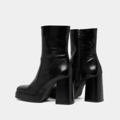 Bottines à talons et bouts carrés