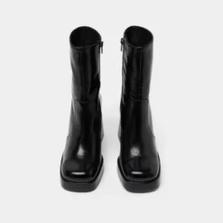 Bottines à talons et bouts carrés