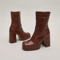Bottines à talons et bouts carrés