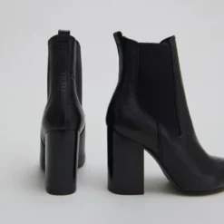 Bottines à talons et bouts pointus