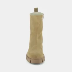 Bottines à talons et semelles crantées
