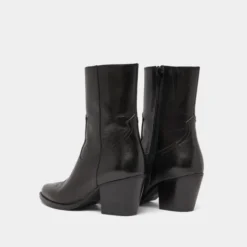 Bottines à talons et surpiqures apparentes