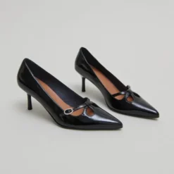 Escarpins à brides croisées