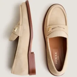 Mocassins à bouts ronds et monogrammes