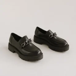 Mocassins à chaines et semelles crantées...