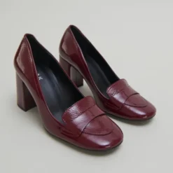 Mocassins à talons et bouts carrés