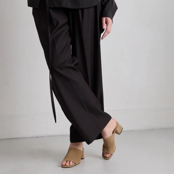 Mules à talons et bouts ouverts