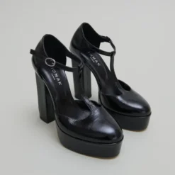 Salomés à talons hauts