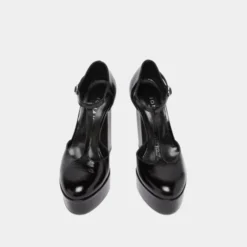 Salomés à talons hauts